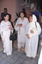 at Jiah Khan_s prayer meet in Juhu, Mumbai on 8th June 2013 (94).JPG